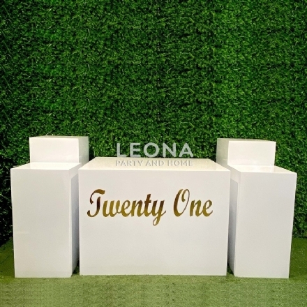 SQUARE WHITE PLINTHS - Leona Party and Home